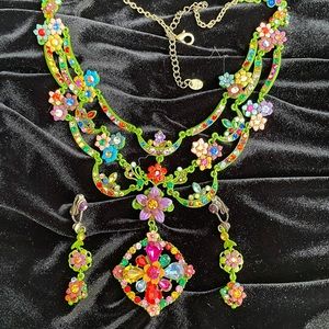 Multicolor costume necklace with clip on earrings